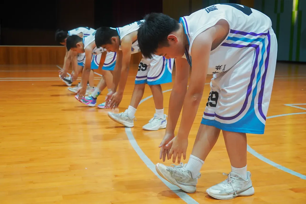 初中生在篮球青训营中能学到什么技能?